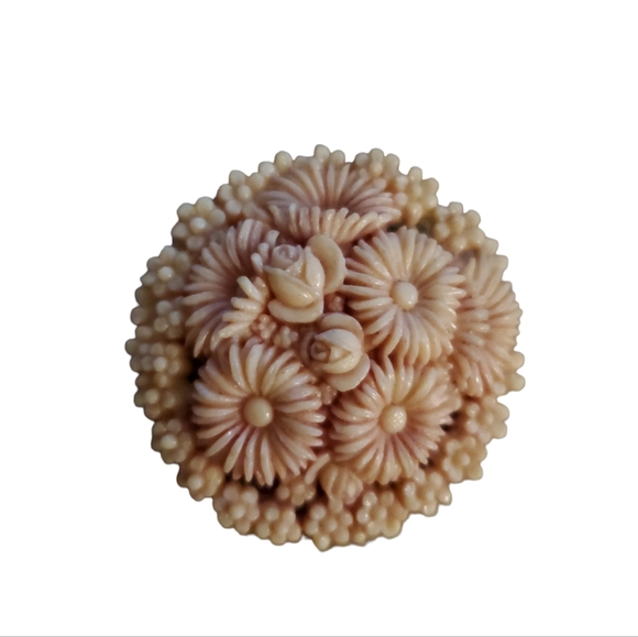 1930's Carved Cellulouid Crysantheum Pin Brooch Peach Pierced Beauty - Picture 3 of 3